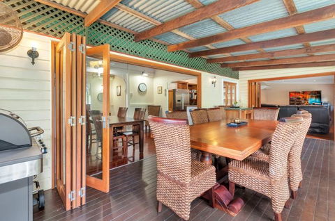 Edge Hill Holiday Home / Cairns - Tourism Noosa 3