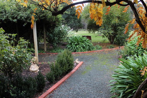 Elinike Guest Cottages - Tourism Noosa 2