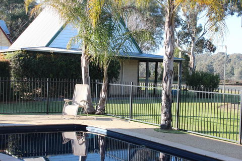 Elinike Guest Cottages - Tourism Noosa 0