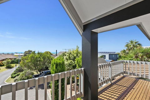 Elizabeth Grove 3 - Tourism Noosa 2