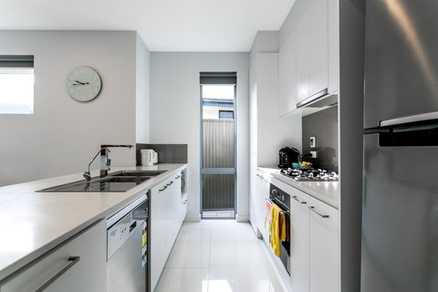 Ella House Adelaide - Tourism Noosa 3