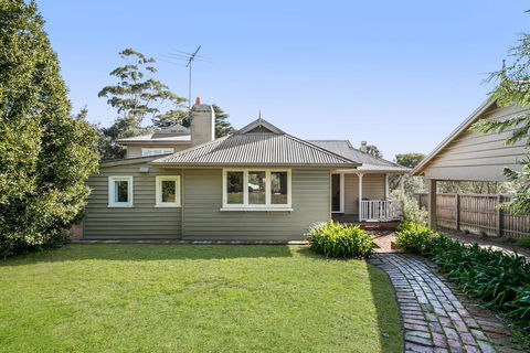 Ellis Cottage Sorrento Plus Guest House - Tourism Noosa 2