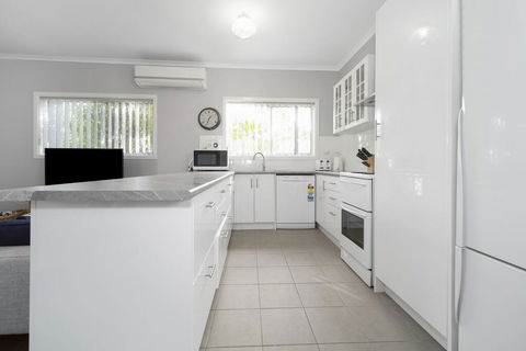 Eloora House, Blue Bay - Tourism Noosa 2
