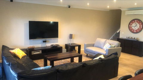 ELSINOR Townhouse 2 - Tourism Noosa 2