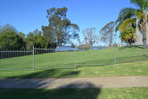 ELSINOR Townhouse 4 Mulwala - Tourism Noosa 1
