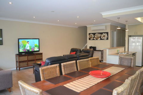 ELSINOR Townhouse 4 Mulwala - Tourism Noosa 3