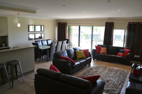 ELSINOR Townhouse 8 Mulwala - Tourism Noosa 2