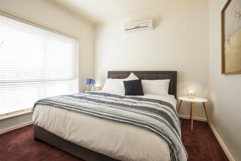 Emerald Lodge - Tourism Noosa 1
