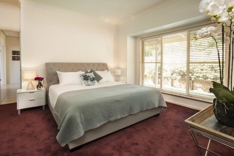 Emerald Lodge - Tourism Noosa 0