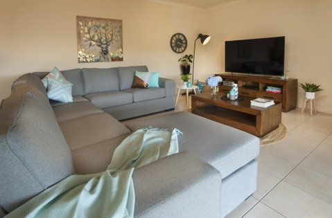 Emerald Lodge - Tourism Noosa 3