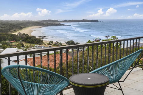Emerald Views - Tourism Noosa 0