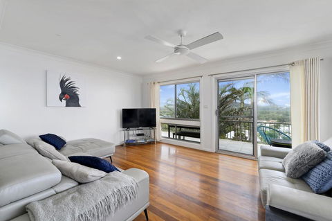 Emerald Views - Tourism Noosa 1