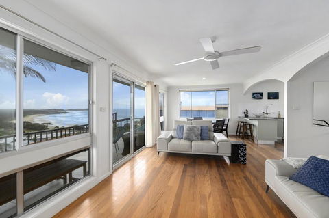 Emerald Views - Tourism Noosa 2