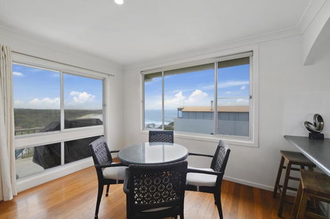 Emerald Views - Tourism Noosa 3