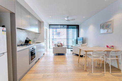 ENCORE IV: Bondi Junction - Tourism Noosa 1