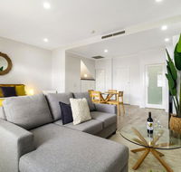 Enjoy bayside life at stylish studio close to city - Tourism Noosa