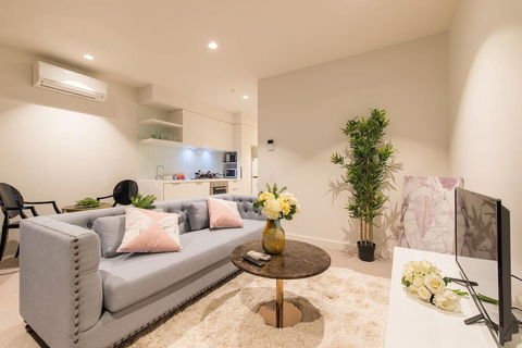 Eporo Tower 1 Bedroom Modern Apartment Central CBD - Tourism Noosa 0