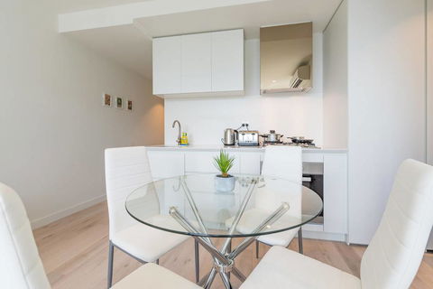 EQ Tower Luxury 1 Bedroom Central Melbourne - Tourism Noosa 3