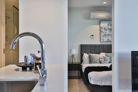 EQ TOWER Melbourne CBD APT - Tourism Noosa 1