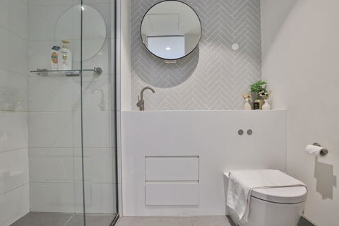 EQ TOWER Melbourne CBD APT - Tourism Noosa 3