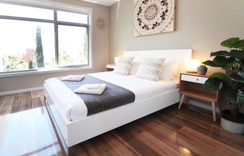 EROS City Fringe - Wifi, Wine, Netflix, Pets OK And Park Views! - Tourism Noosa 0