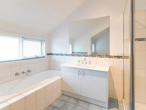 EVERGREEN BEACH HOUSE - Tourism Noosa 2