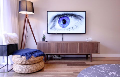 EVOLVE Near Adelaide CBD - Netflix / Wine / Lock Up Garage! - Tourism Noosa 1
