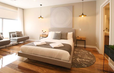 EVOLVE Near Adelaide CBD - Netflix / Wine / Lock Up Garage! - Tourism Noosa 0