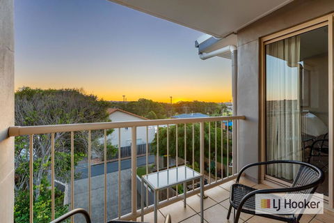 EXCLUSIVE OCEAN VIEW PENTHOUSE ON MARINE PARADE - Tourism Noosa 2
