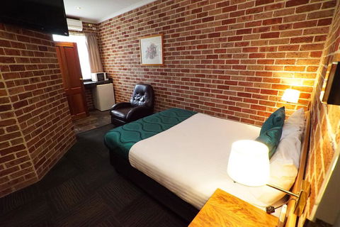Exies Bagtown - Tourism Noosa 3