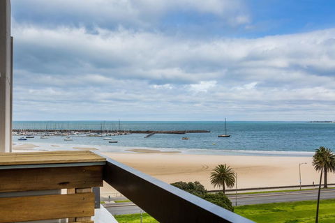 Exquisite 2 Bed Apartment With Beach & City Views - Tourism Noosa 1