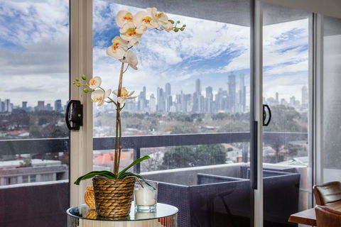 Exquisite 2 Bed Apartment With Beach & City Views - Tourism Noosa 2