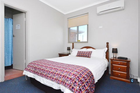 Eyre Hotel - Tourism Noosa 0