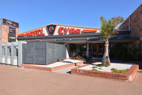 Eyre Hotel - Tourism Noosa 2