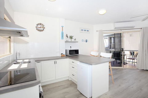 FABULOUS BEACHFRONT POSITION - Tourism Noosa 3