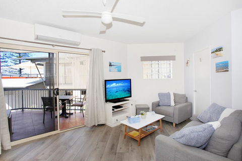 FABULOUS BEACHFRONT POSITION - Tourism Noosa 2
