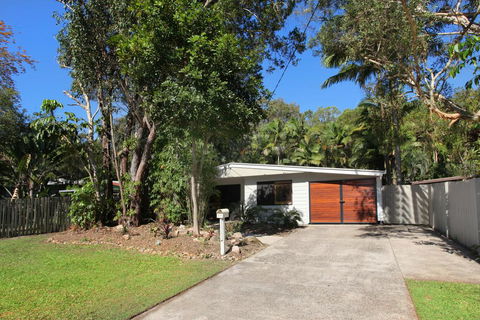 FABULOUS HOLIDAY HIDEAWAY - COOLUM BEACH - Tourism Noosa 2