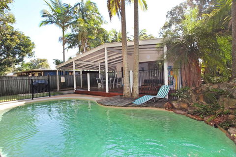 FABULOUS HOLIDAY HIDEAWAY - COOLUM BEACH - Tourism Noosa 0