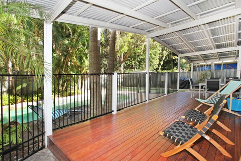 FABULOUS HOLIDAY HIDEAWAY - COOLUM BEACH - Tourism Noosa 1