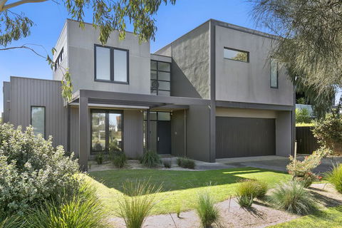 Fabulous Home - Families Only - Tourism Noosa 1