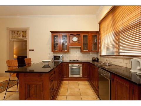 Fairholme Townhouse - Tourism Noosa 1