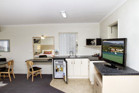 Fairway Motor Inn - Tourism Noosa 0