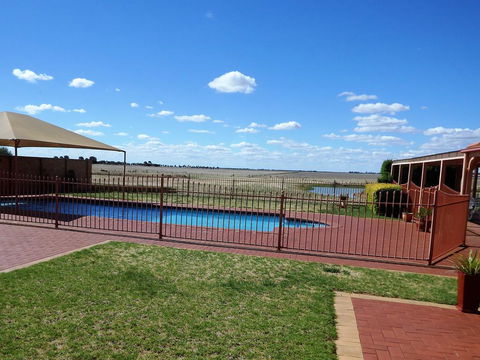 Fairways Bed & Breakfast At Jerilderie - Tourism Noosa 1