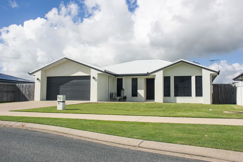 Family Friendly Holiday Home - Tourism Noosa 0