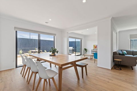 Family Holiday Paradise - New Modern Beach House - Tourism Noosa 3