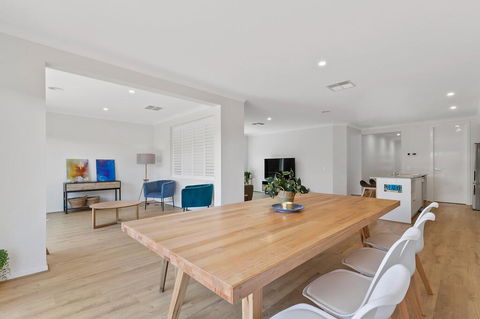Family Holiday Paradise - New Modern Beach House - Tourism Noosa 0