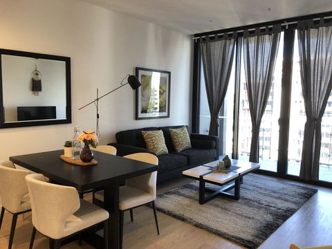 Family Home -Best Of South Bank With Car Park - Tourism Noosa 1