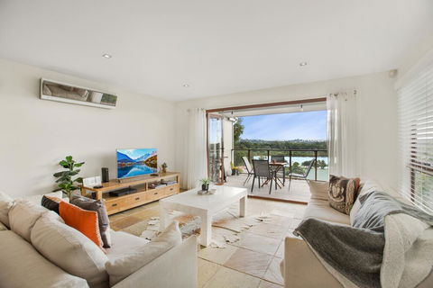 Family House With BBQ Deck, Water View And Parking - Tourism Noosa 1
