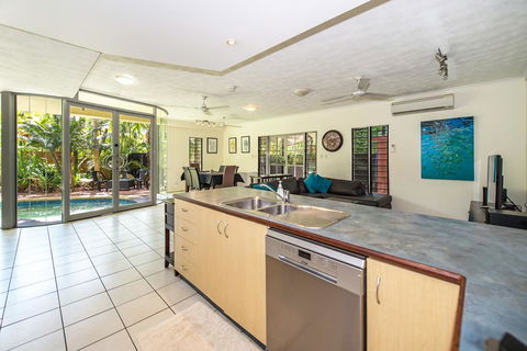 Fannie Bay Art House - Tourism Noosa 0