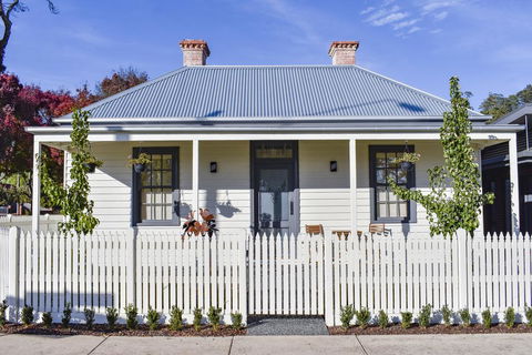 Farmers Arms Heritage Cottage - Tourism Noosa 0